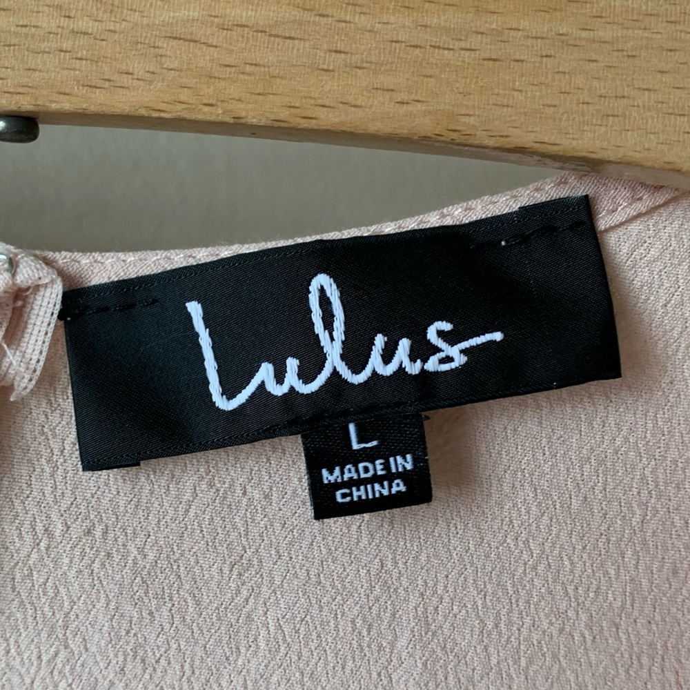 Lulu’s Applique floral lace V neck top - Picture 4 of 9